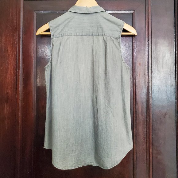 Everlane gray chambray sleeveless collared shirt - Picture 2 of 5